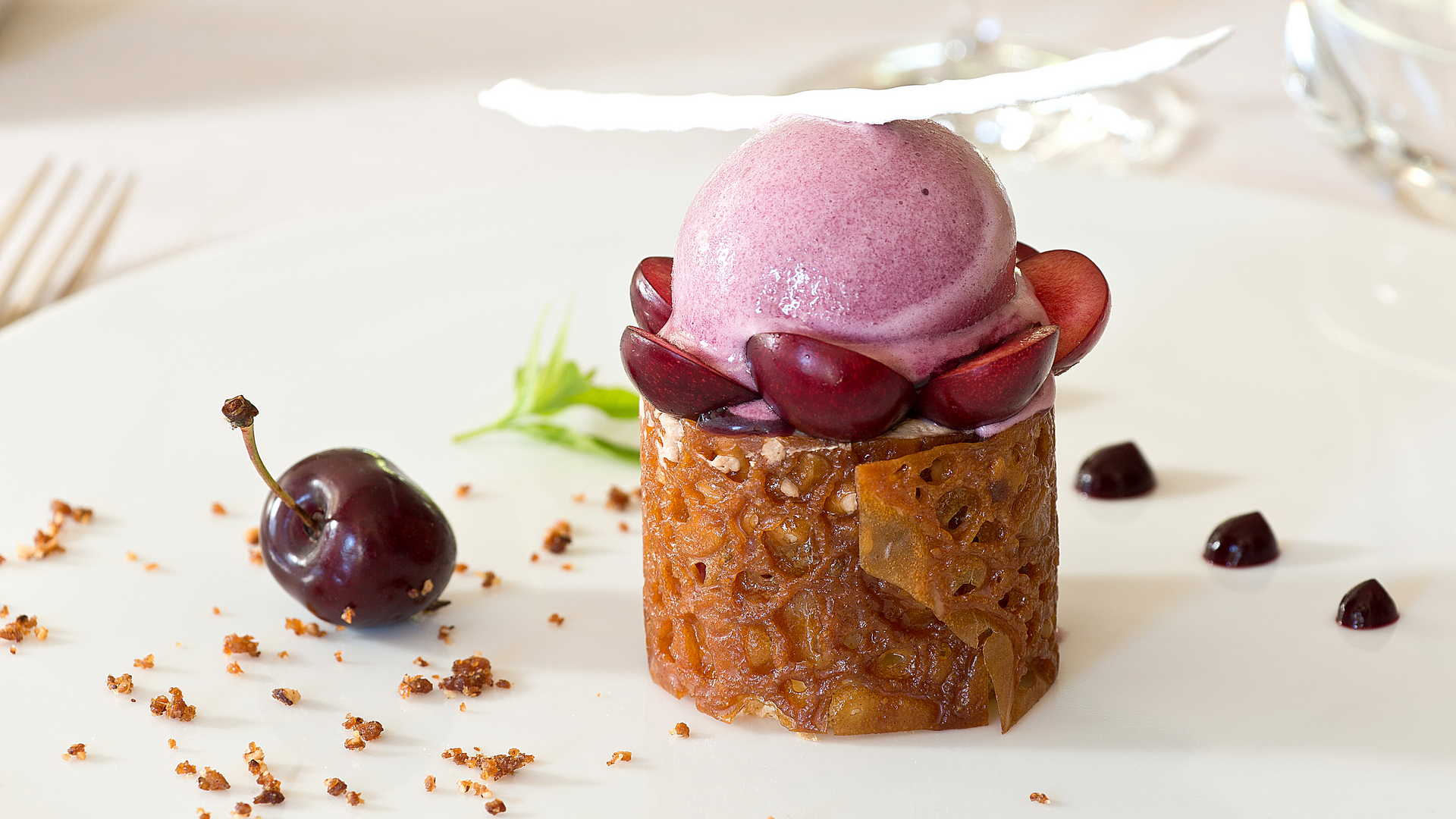 zoom sur un dessert avec glace restaurant gastronomique rodez albi